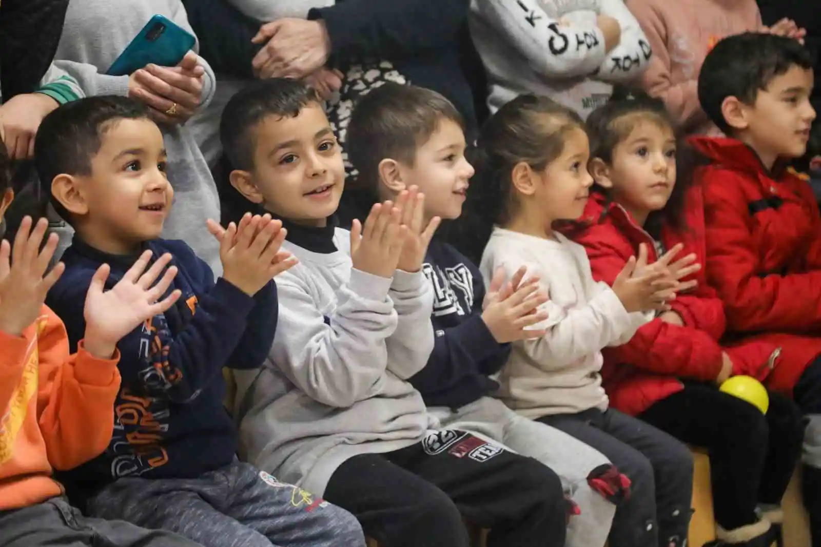 Depremzede çocuklar Büyükşehir’le güldü
