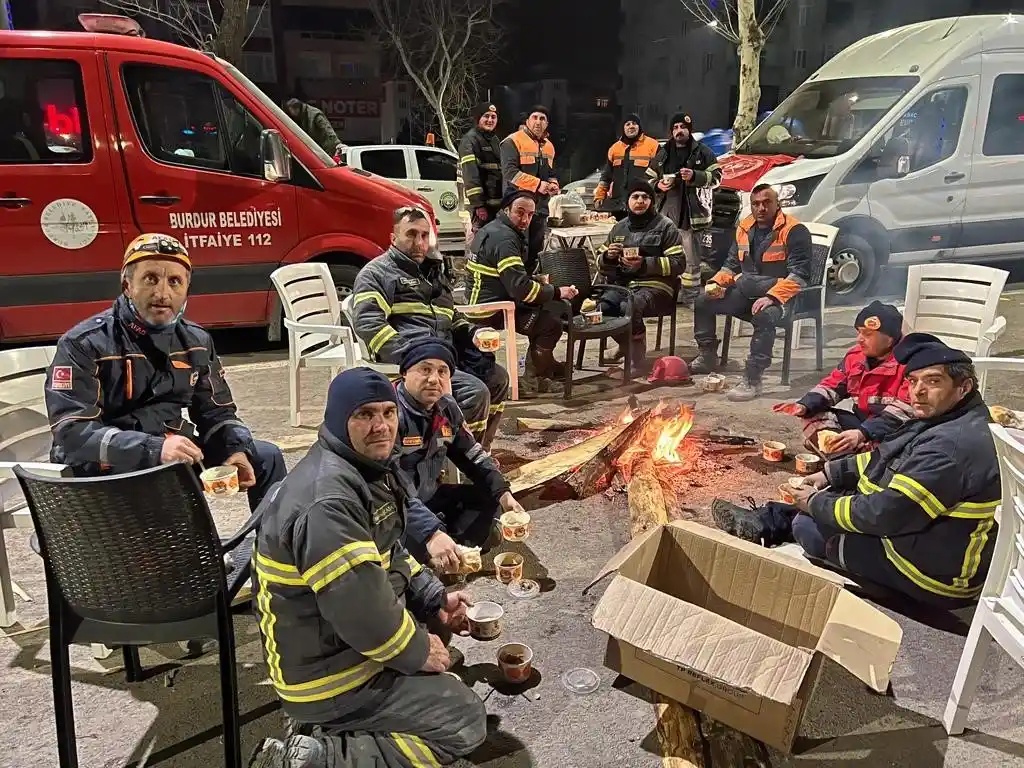 Depremzede Elif’in kurtarıcıları Burdur’a döndü
