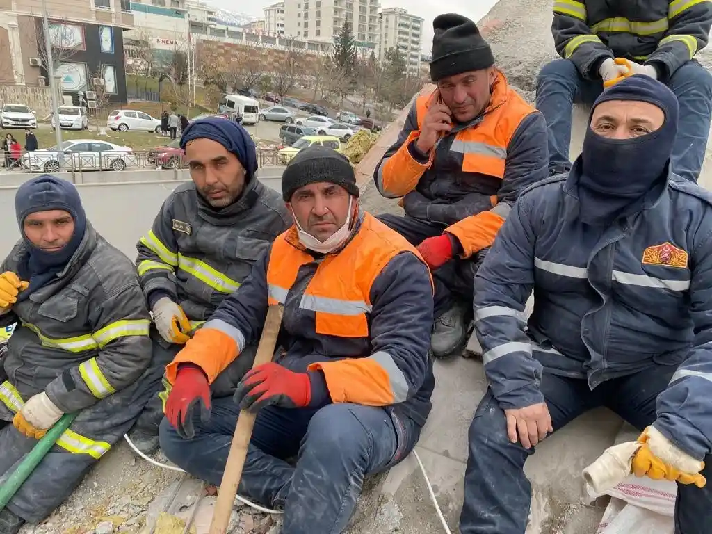 Depremzede Elif’in kurtarıcıları Burdur’a döndü
