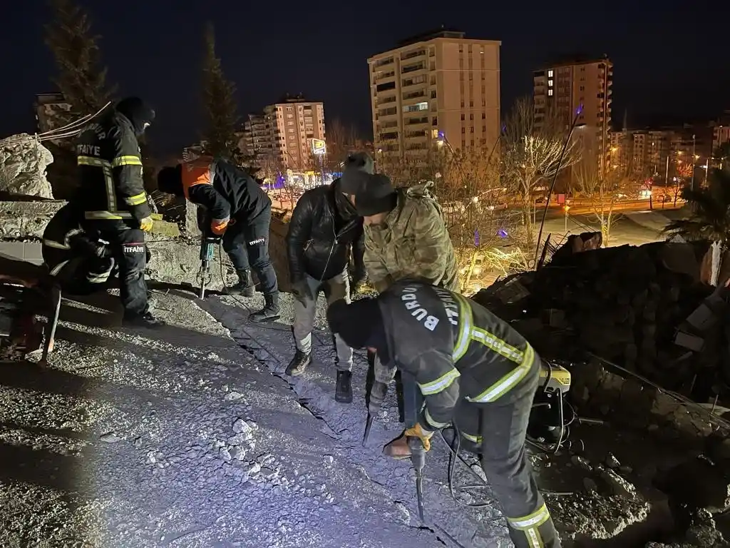 Depremzede Elif’in kurtarıcıları Burdur’a döndü
