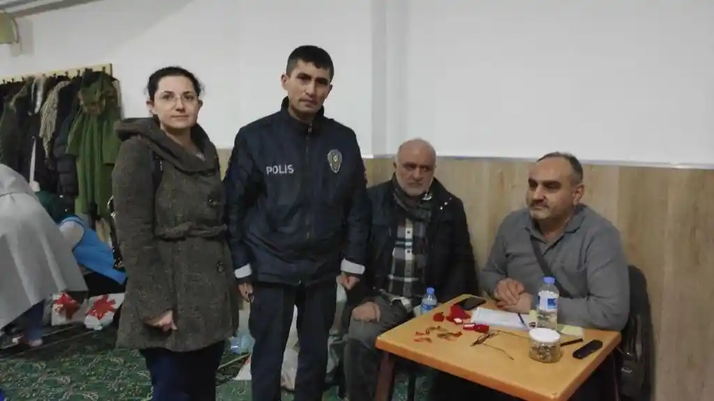 Develi’de 12 yaşındaki Ali Eren okul harçlığını, polis memuru tedavi parasını depremzedelere bağışladı
