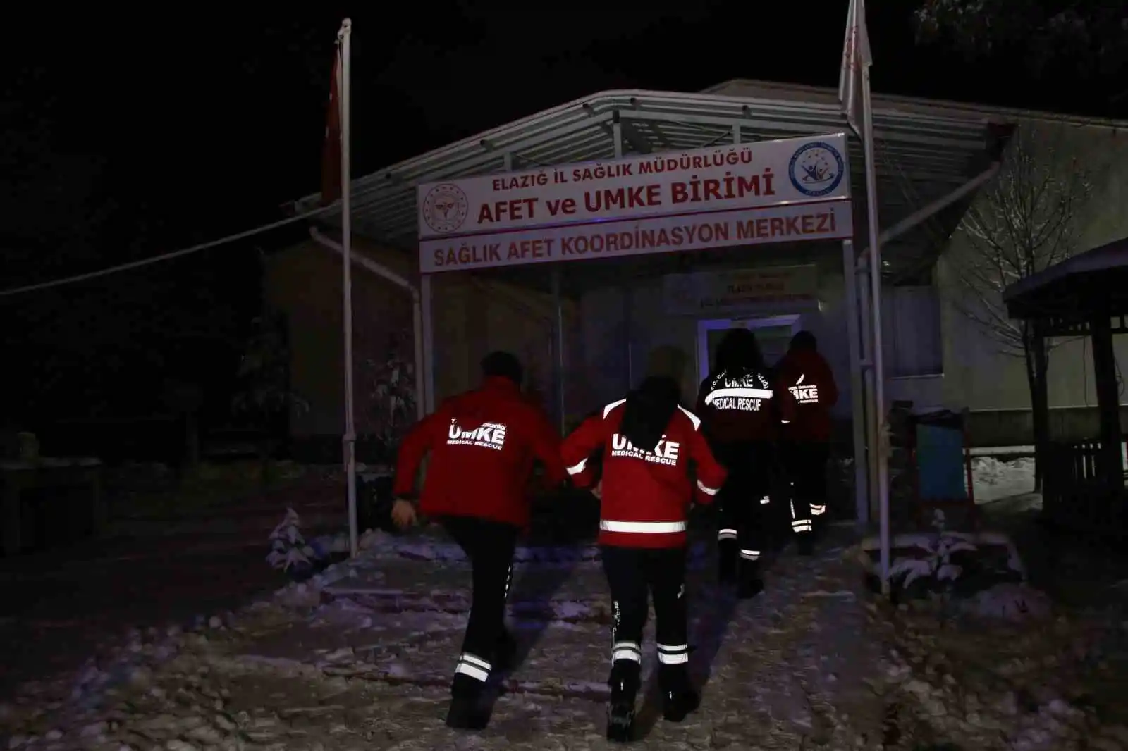 Elazığ’da 7 tim UMKE ve 112 ekibi Malatya ile Diyarbakır’a yönlendirildi
