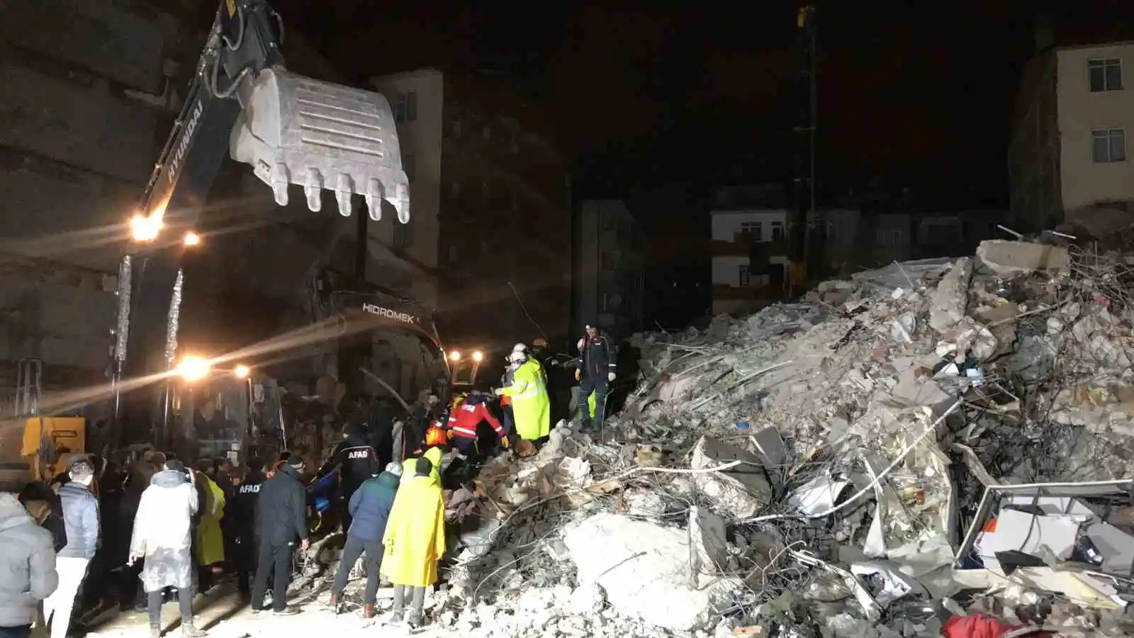 Elazığ’da arama çalışmaları tamamlandı, son kişinin de cansız bedenine ulaşıldı
