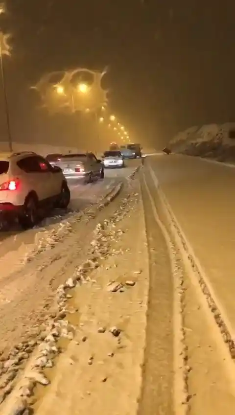 Elazığ’da belediye ekipleri kar mesaisinde
