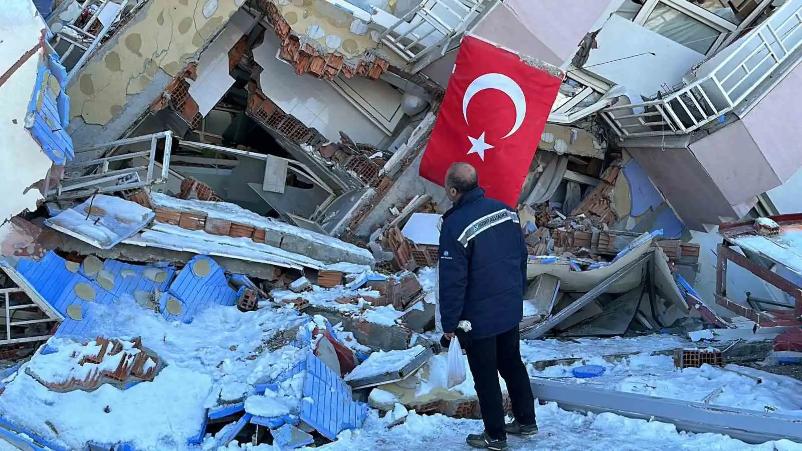 Enkazdan kendi çabaları ile çıktı, korku dolu anları anlattı
