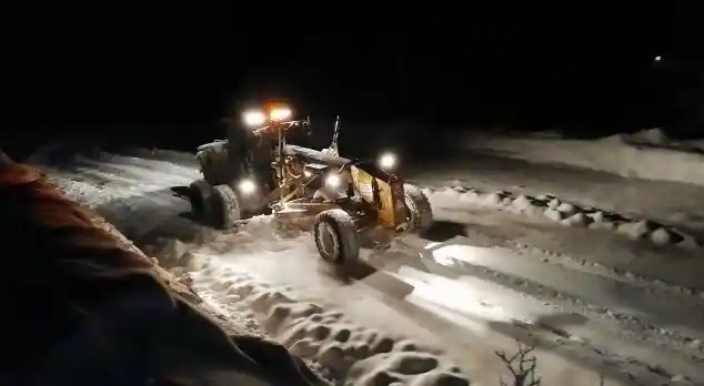 Erzincan’da kar ve tipiden kapanan 55 köy yolu ulaşıma açılıyor
