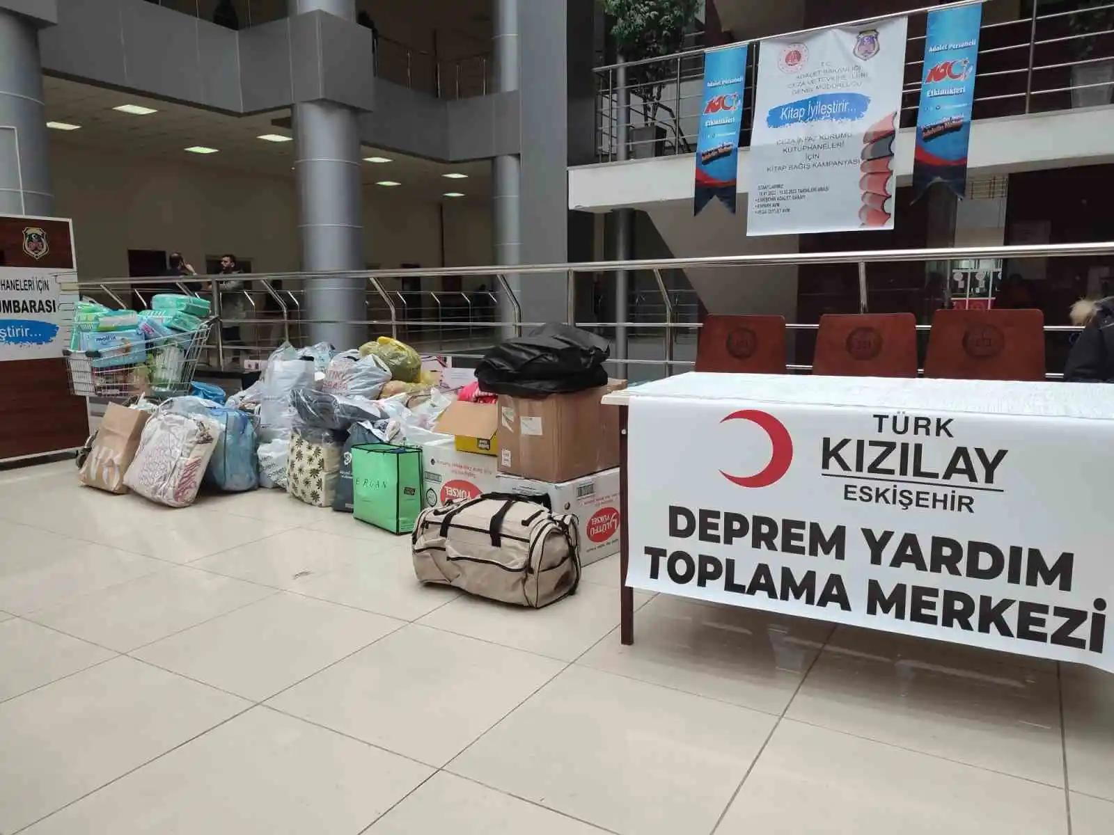 Eskişehir Adliyesi'nde yardım masası kuruldu
