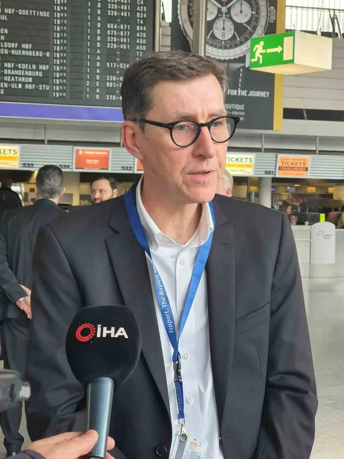 Frankfurt Havaalanı’nda depremzedeler için saygı duruşunda bulunuldu
