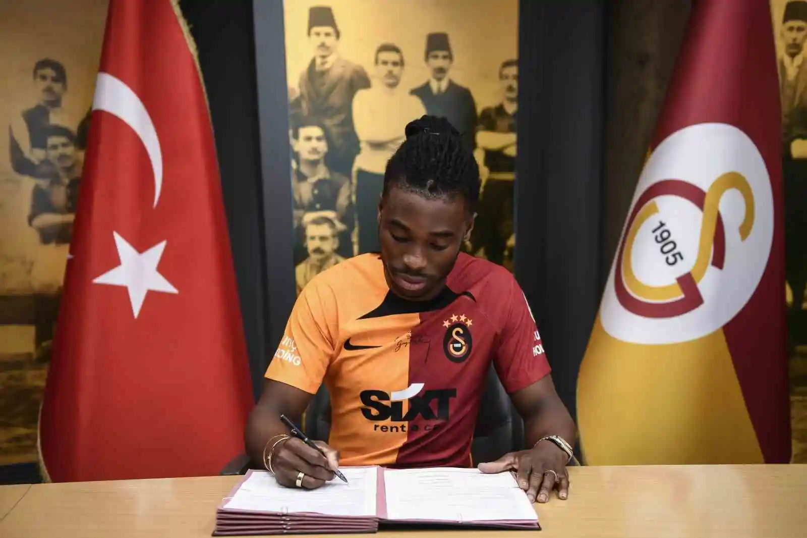 Galatasaray, Adekugbe’yi açıkladı
