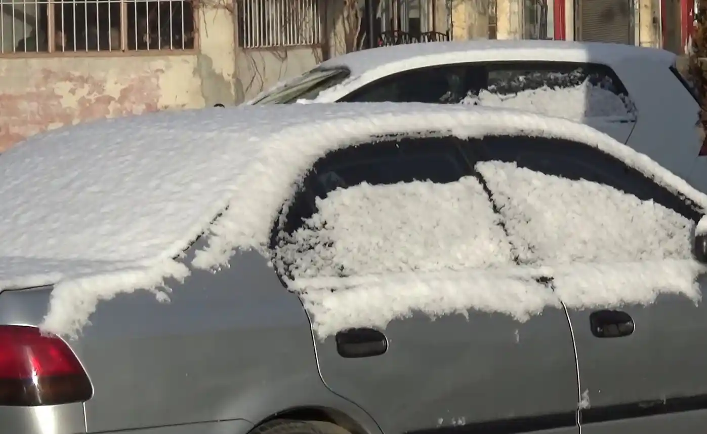 Gaziantep güne beyaz örtüyle uyandı
