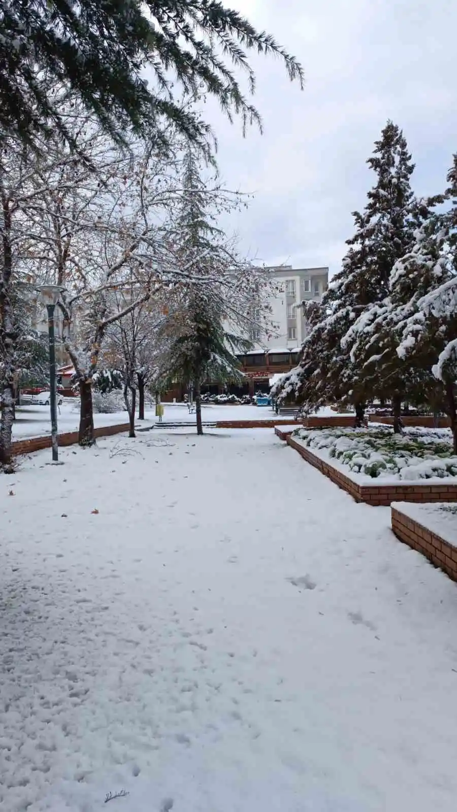 Gaziantep güne beyaz örtüyle uyandı
