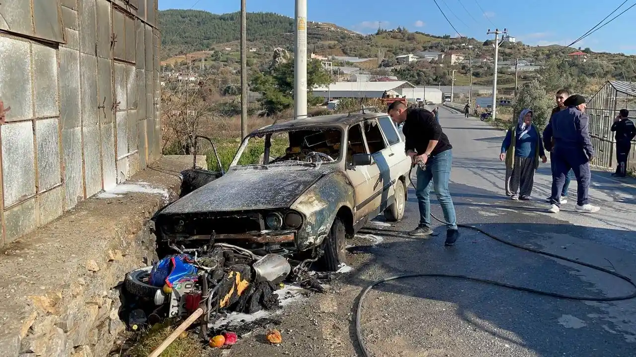 Gazipaşa’da motosikletle otomobilin çarpıştığı kazada araçlar alev aldı: 1 yaralı
