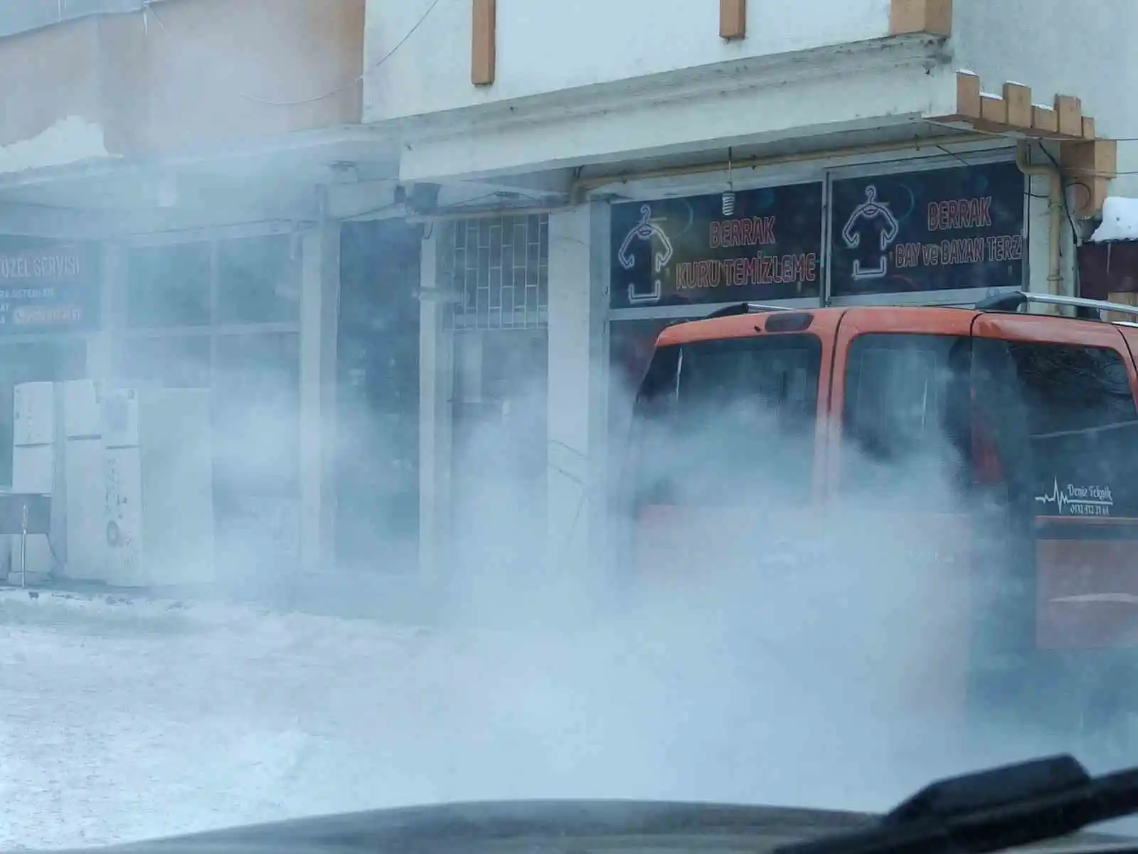 Göle’de dondurucu soğuklar nedeniyle araçlar çalışmadı
