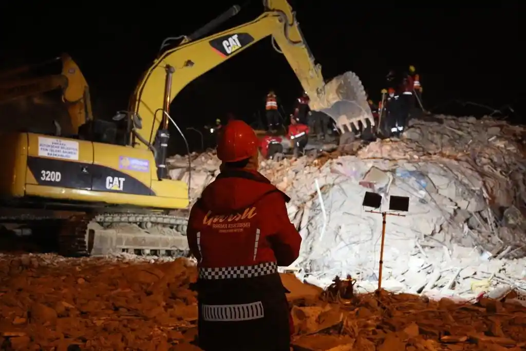 Gürsu Belediyesi, afet bölgesinde durmaksızın çalışıyor
