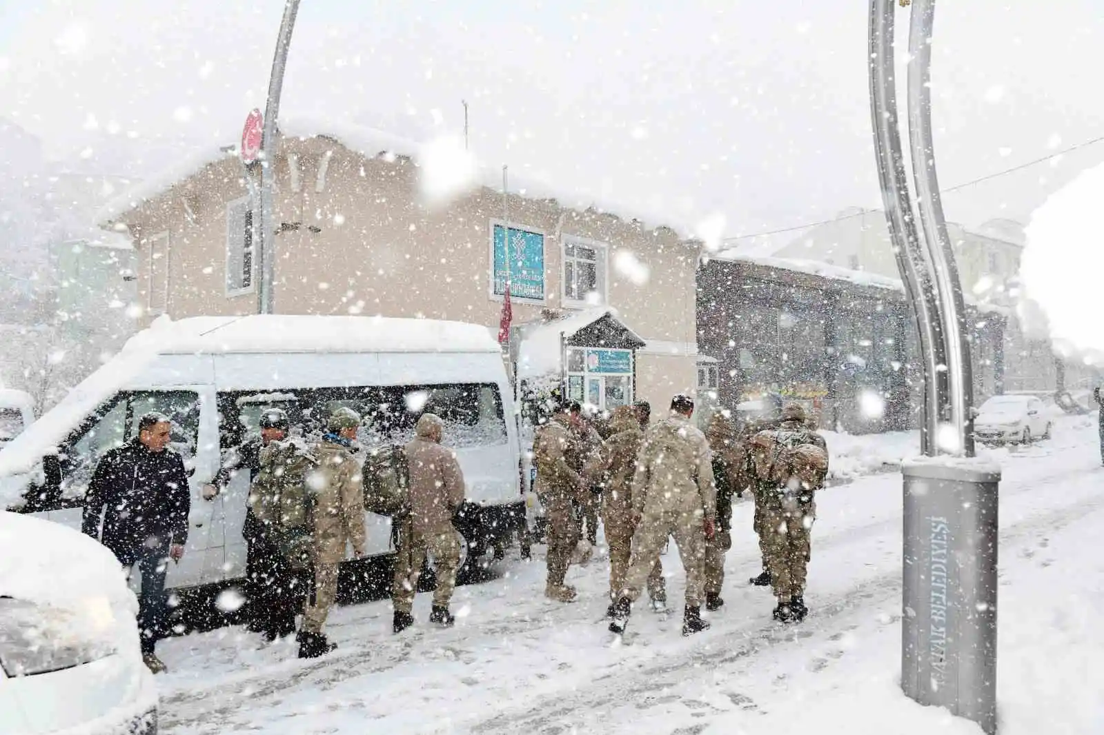 Güvenlik korucuları deprem bölgesine sevk edildi
