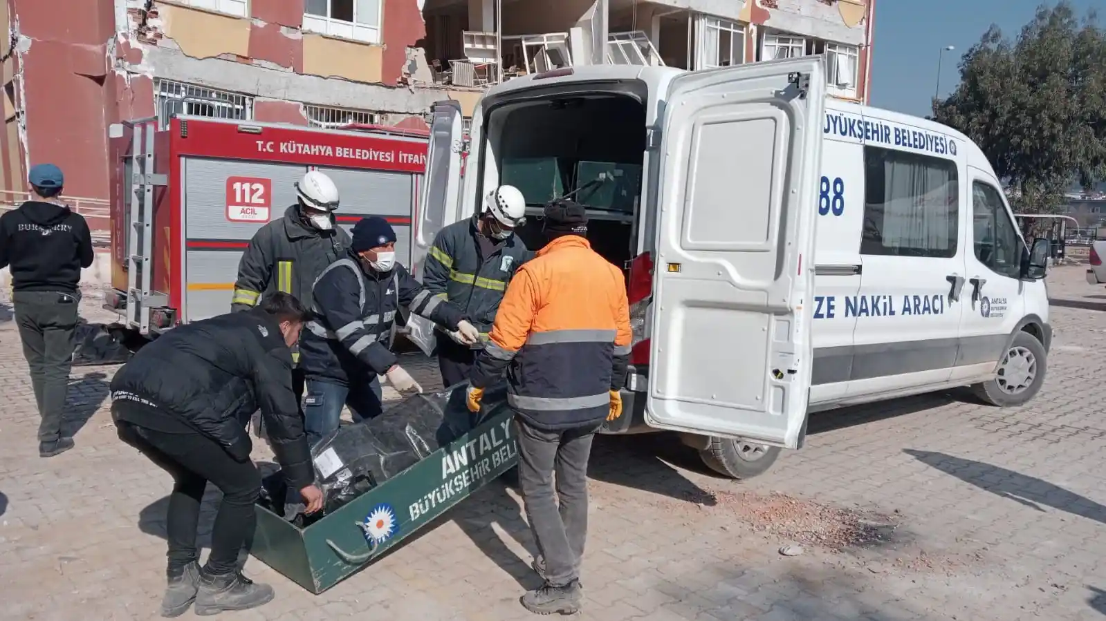 Hatay’da cenazeler defnediliyor
