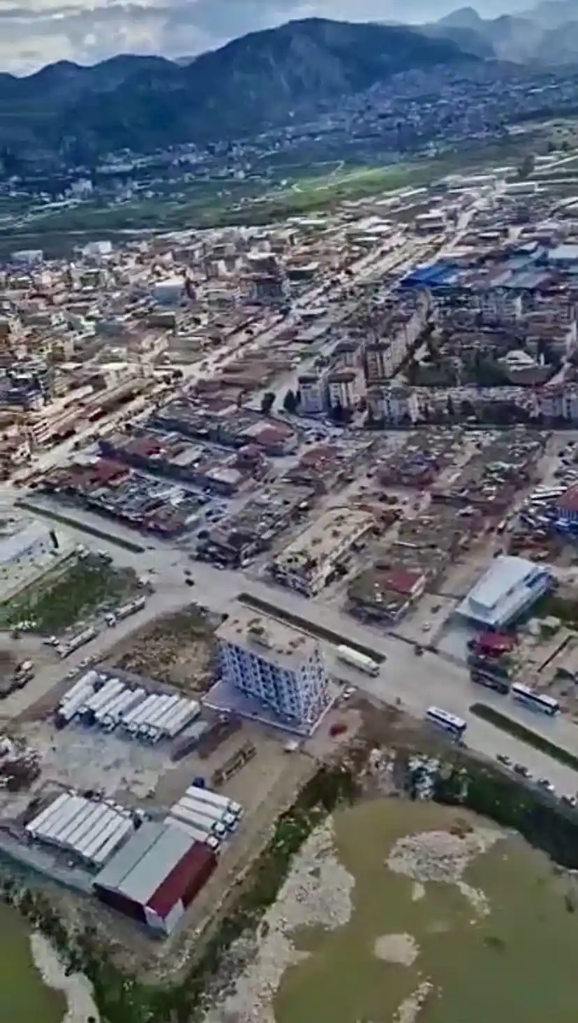 Hatay'da depremin ağır bilançosu havadan helikopterle görüntülendi
