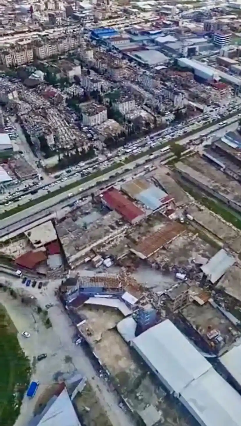 Hatay’da depremin ağır bilançosu havadan helikopterle görüntülendi
