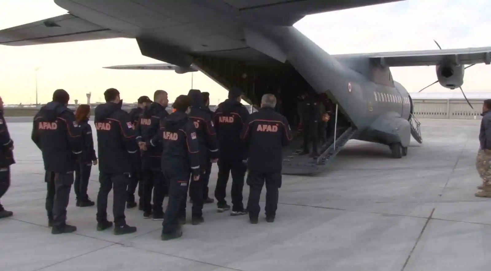 Hatay'da görev yapan 56 AFAD personeli İstanbul'a geldi
