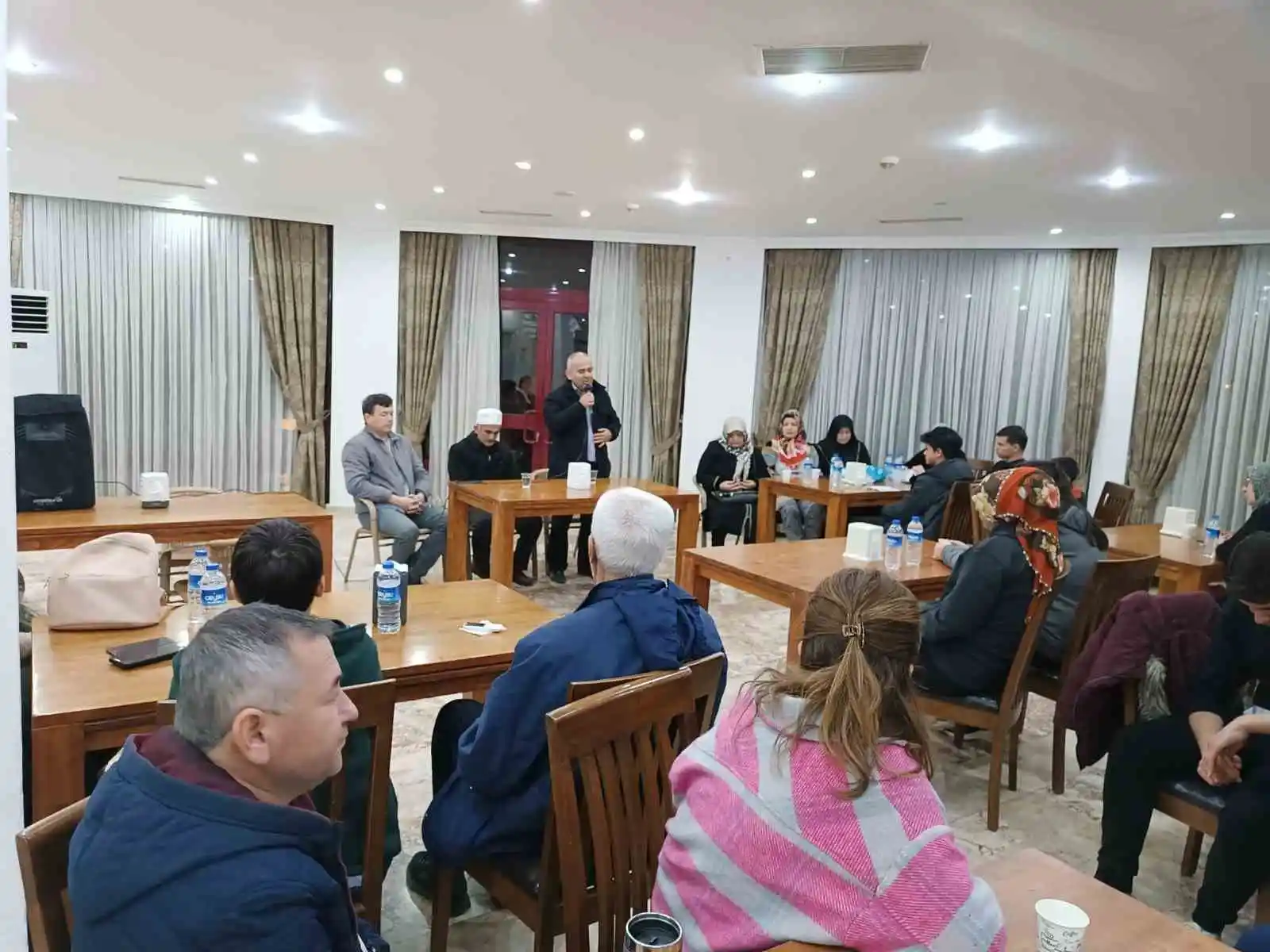 Hayatını kaybeden depremzedeler için Kur’an-ı Kerim okundu
