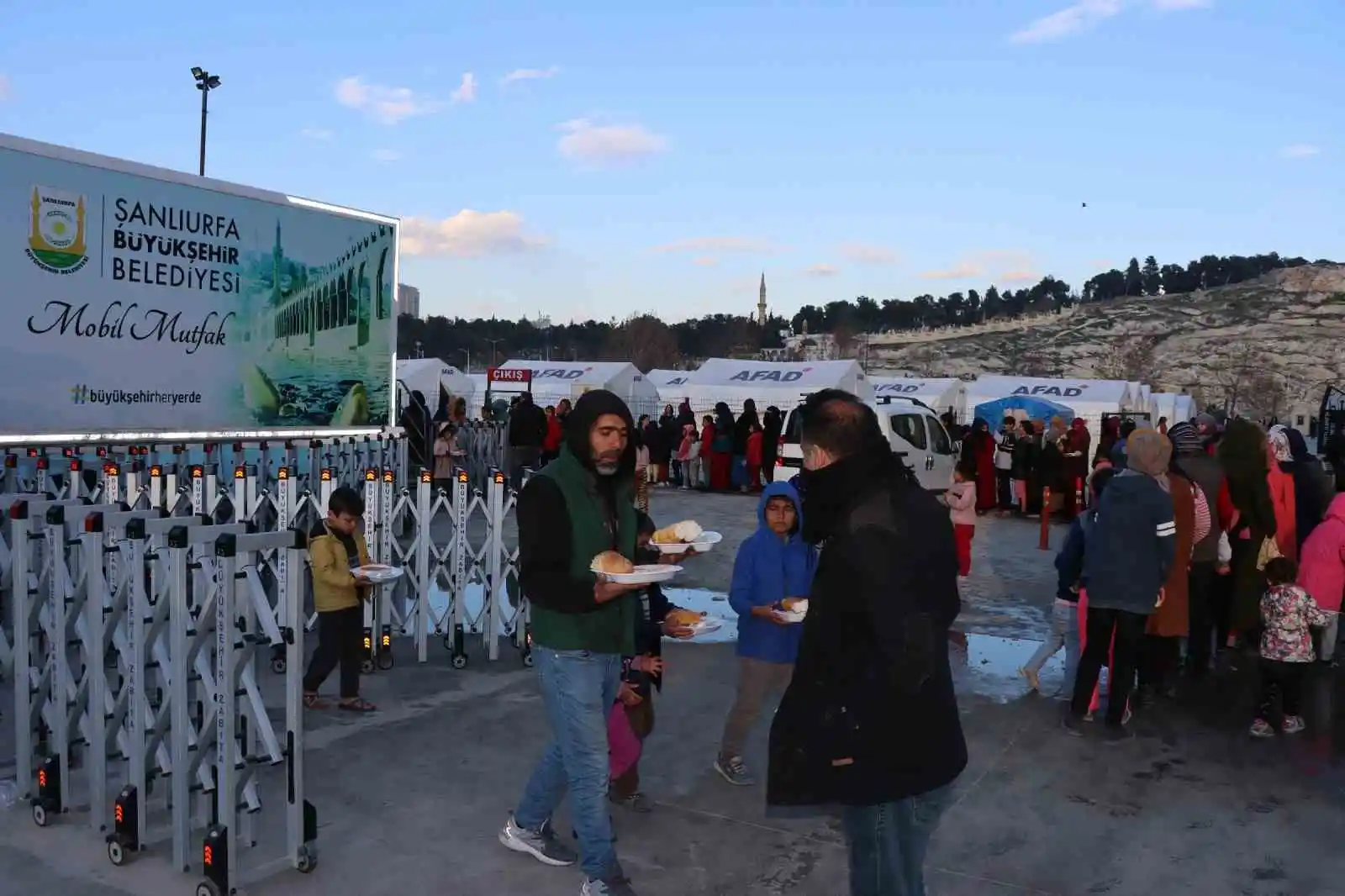 Her gün binlerce depremzedeye sıcak yemek
