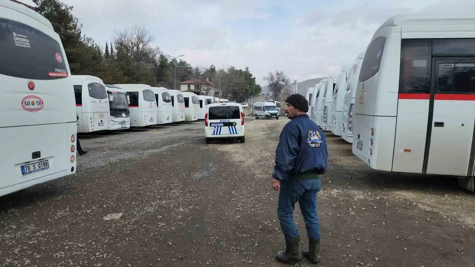 Hırsızlar engelli öğrencilerin araçlarına binmesini sağlayan demir rampayı çaldı
