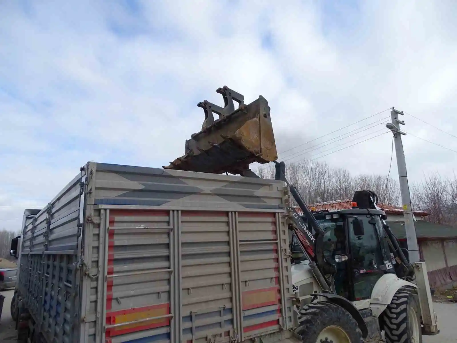 Hisarcık’tan deprem bölgesine 100 ton kömür gönderildi
