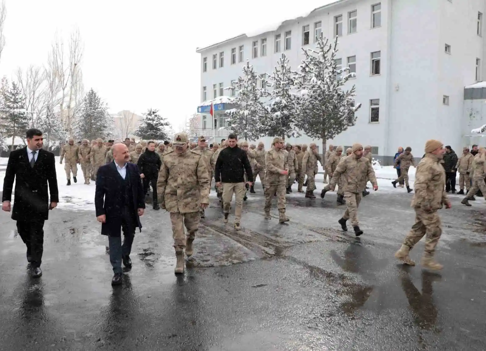 Jandarmadan deprem bölgesine personel desteği
