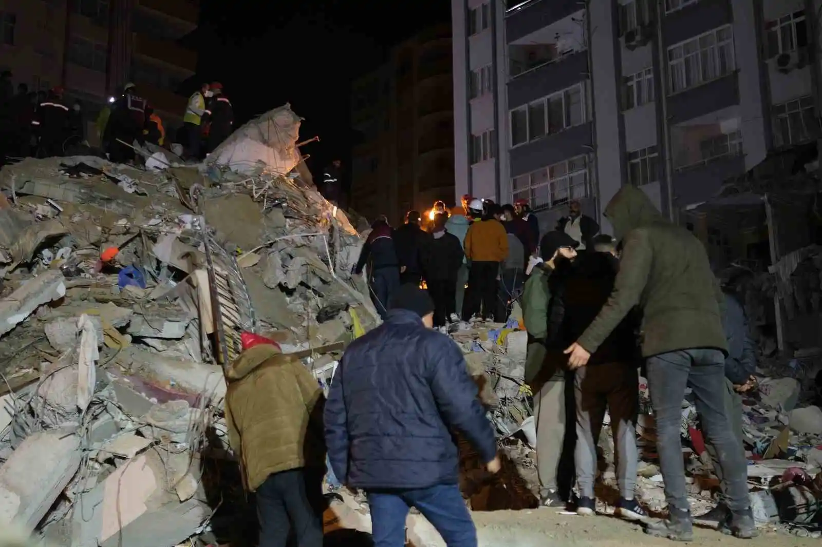 Kahramanmaraş merkezli olarak gerçekleşen deprem neticesinde Adana’da 109 kişi hayatını kaybetti, 1500 kişinin ise yaralı olduğu öğrenildi.
