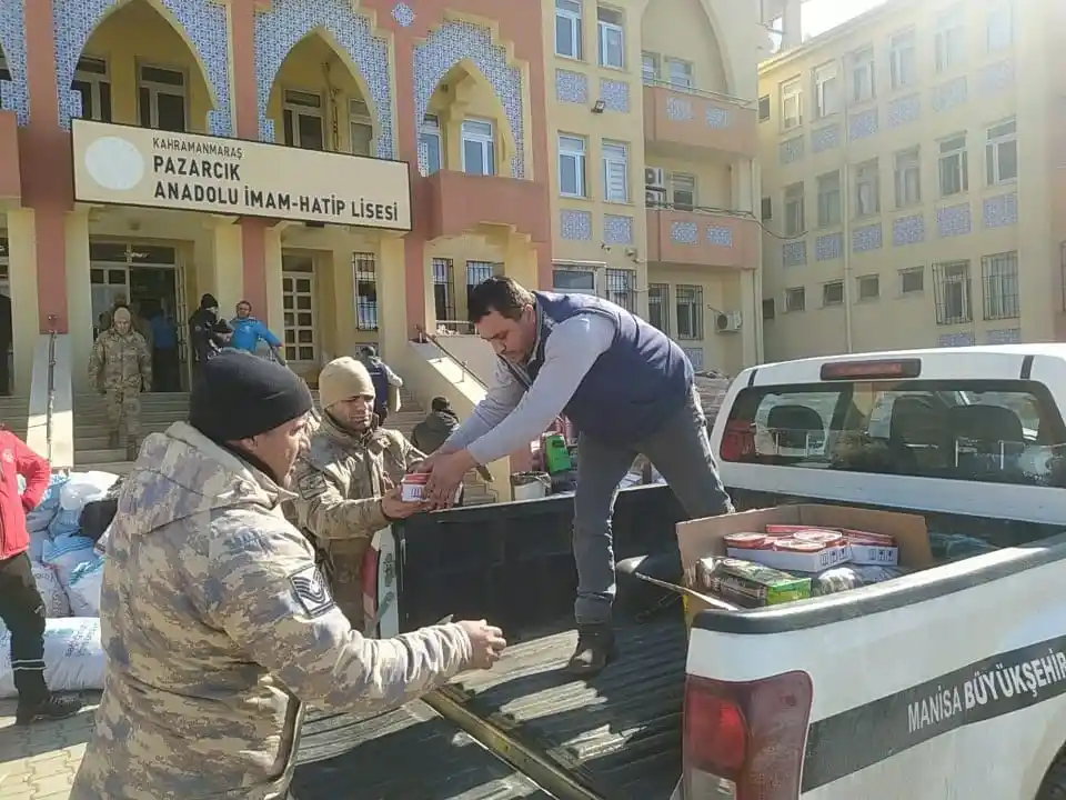 Kahramanmaraş’ta yardım malzemeleri depremzedelere ulaştırılıyor
