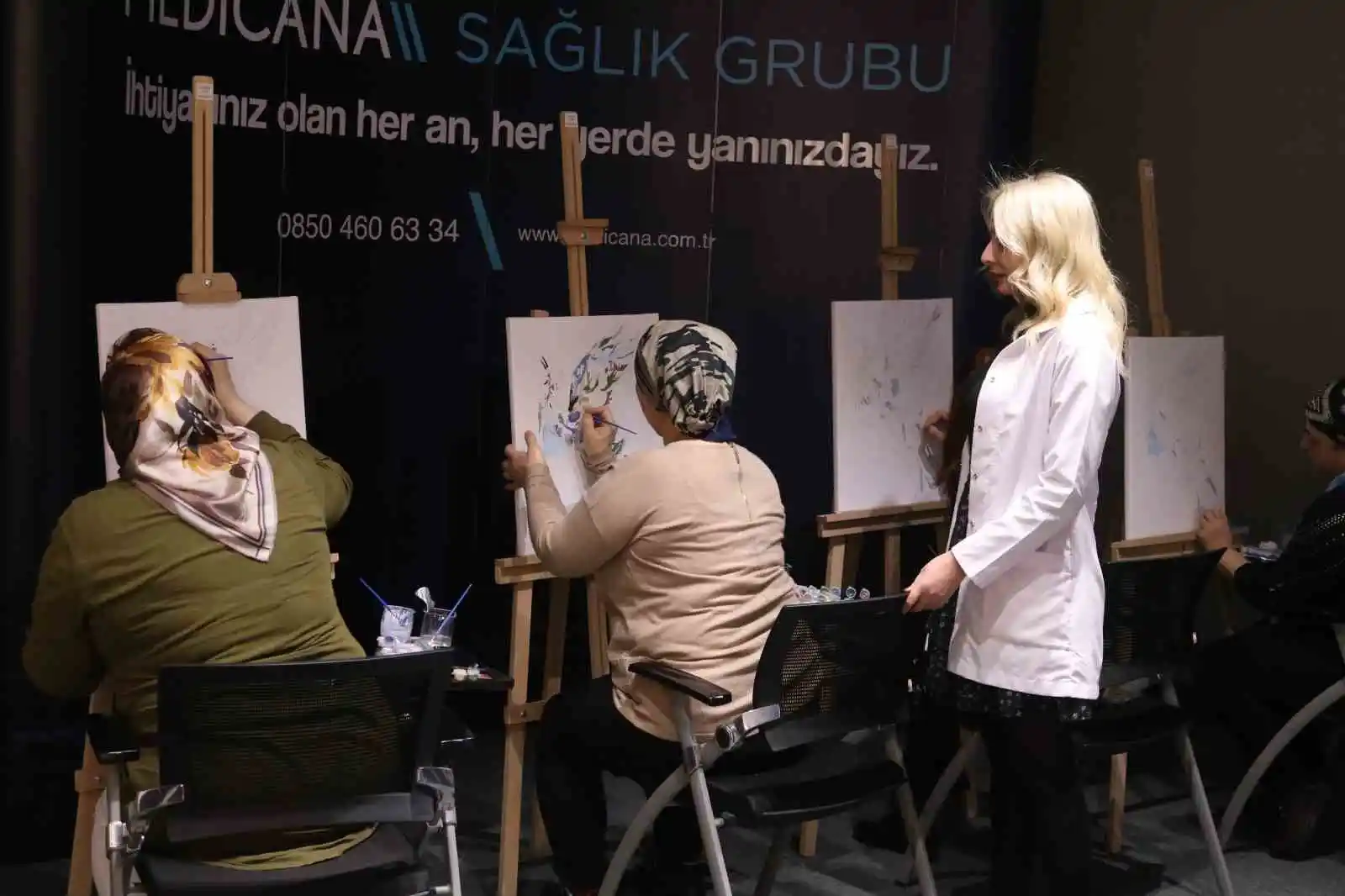 Kanser hastaları sanat ile hayata tutunuyor
