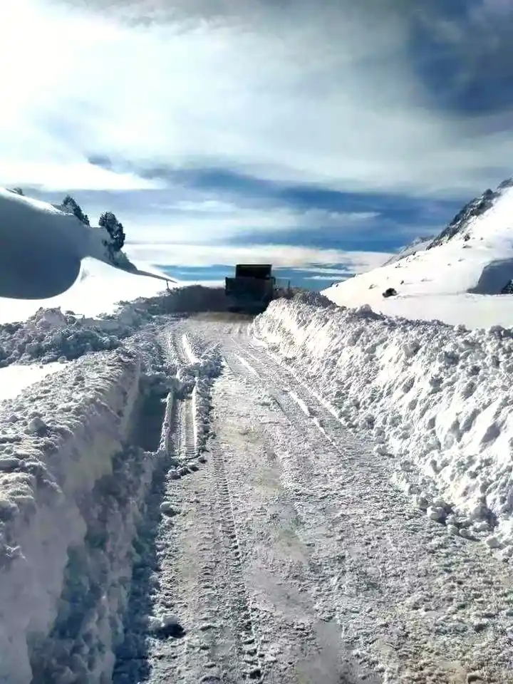 Kayseri’de yoğun kardan dolayı ulaşıma kapanan 208 mahalle yolu açıldı
