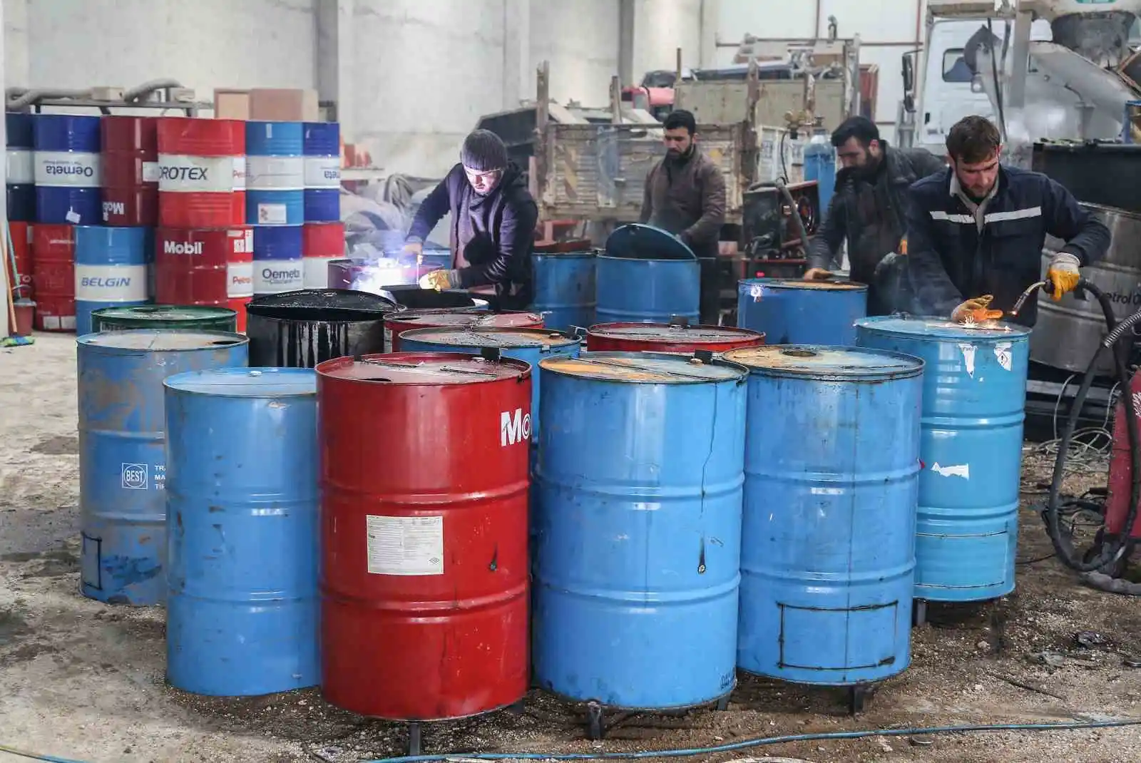 Keçiören Belediyesi odun sobası ve battaniyeleri yola çıkardı
