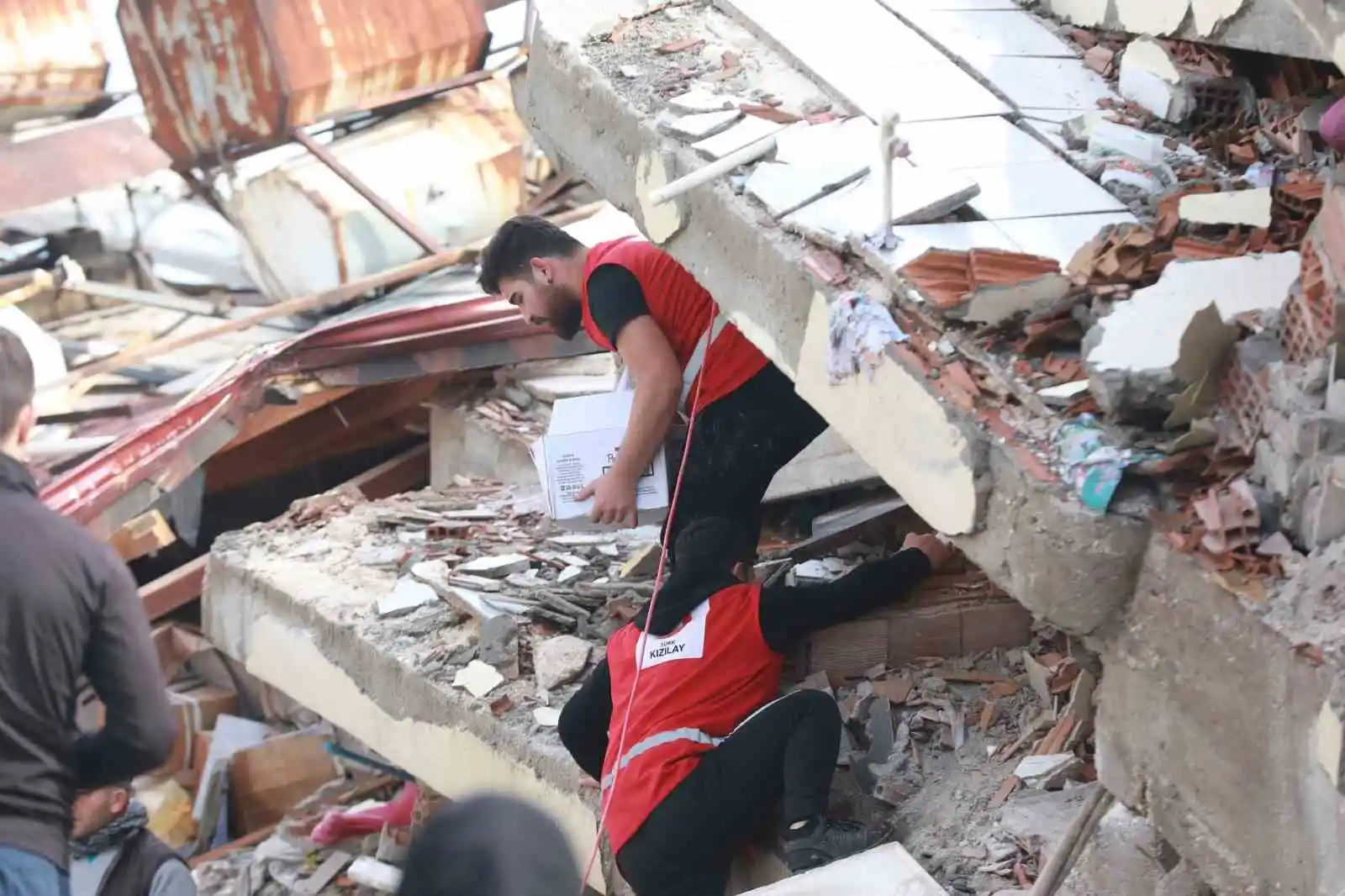 Kızılay’ın 2 bin 300 personeli depremden doğrudan etkilendi
