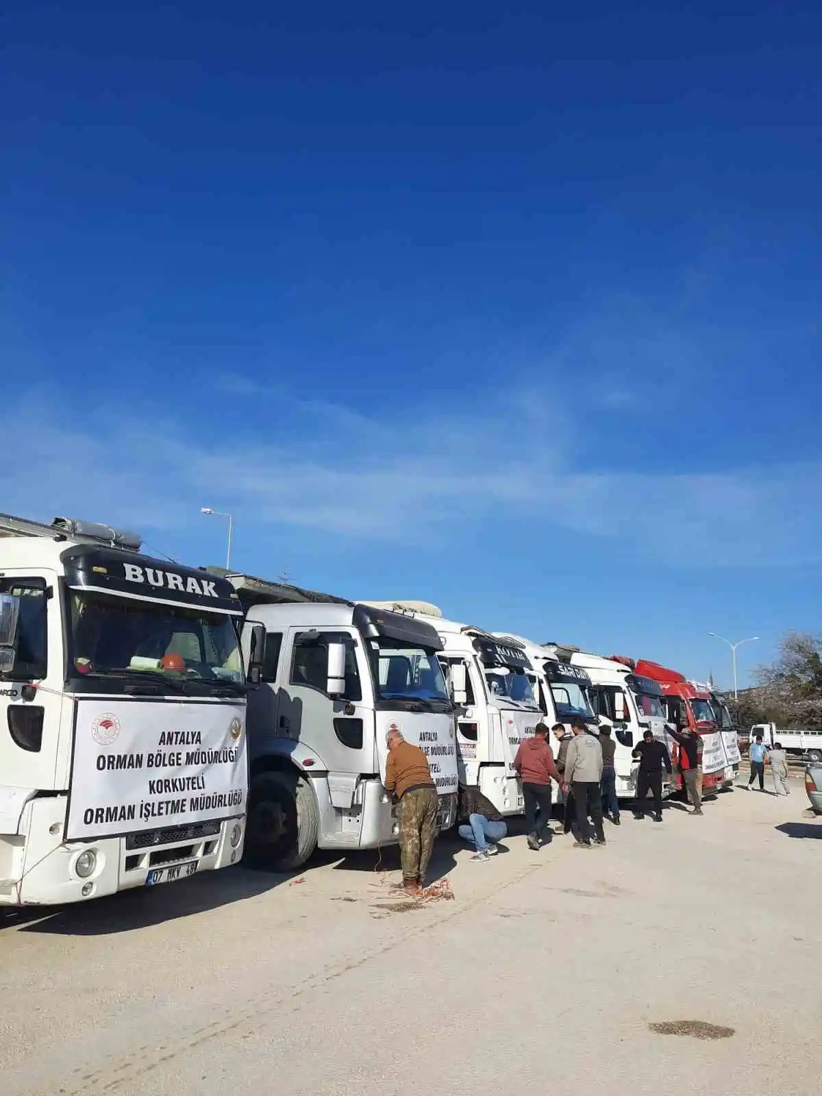 Korkuteli’den deprem bölgesine 11 kamyon odun yardımı
