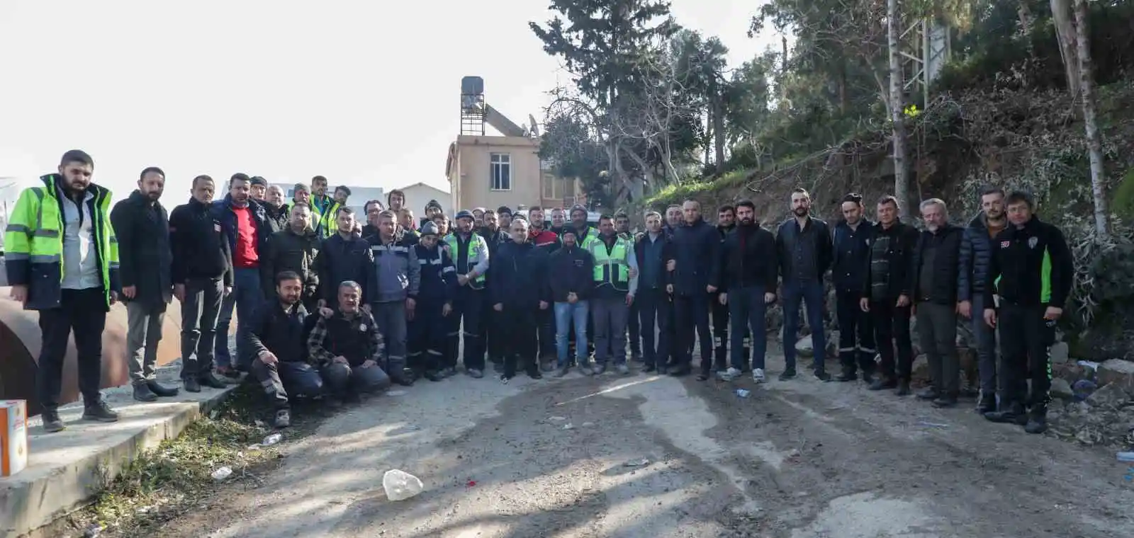 Kütahya Belediye Başkanı Alim Işık, deprem bölgesinde
