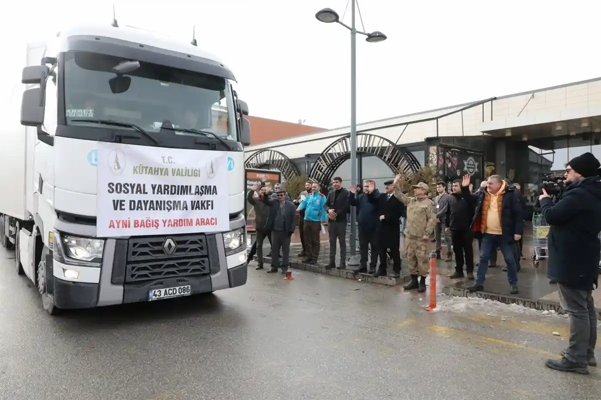 Kütahya’dan 21 yardım tırı dualarla afet bölgesine uğurlandı
