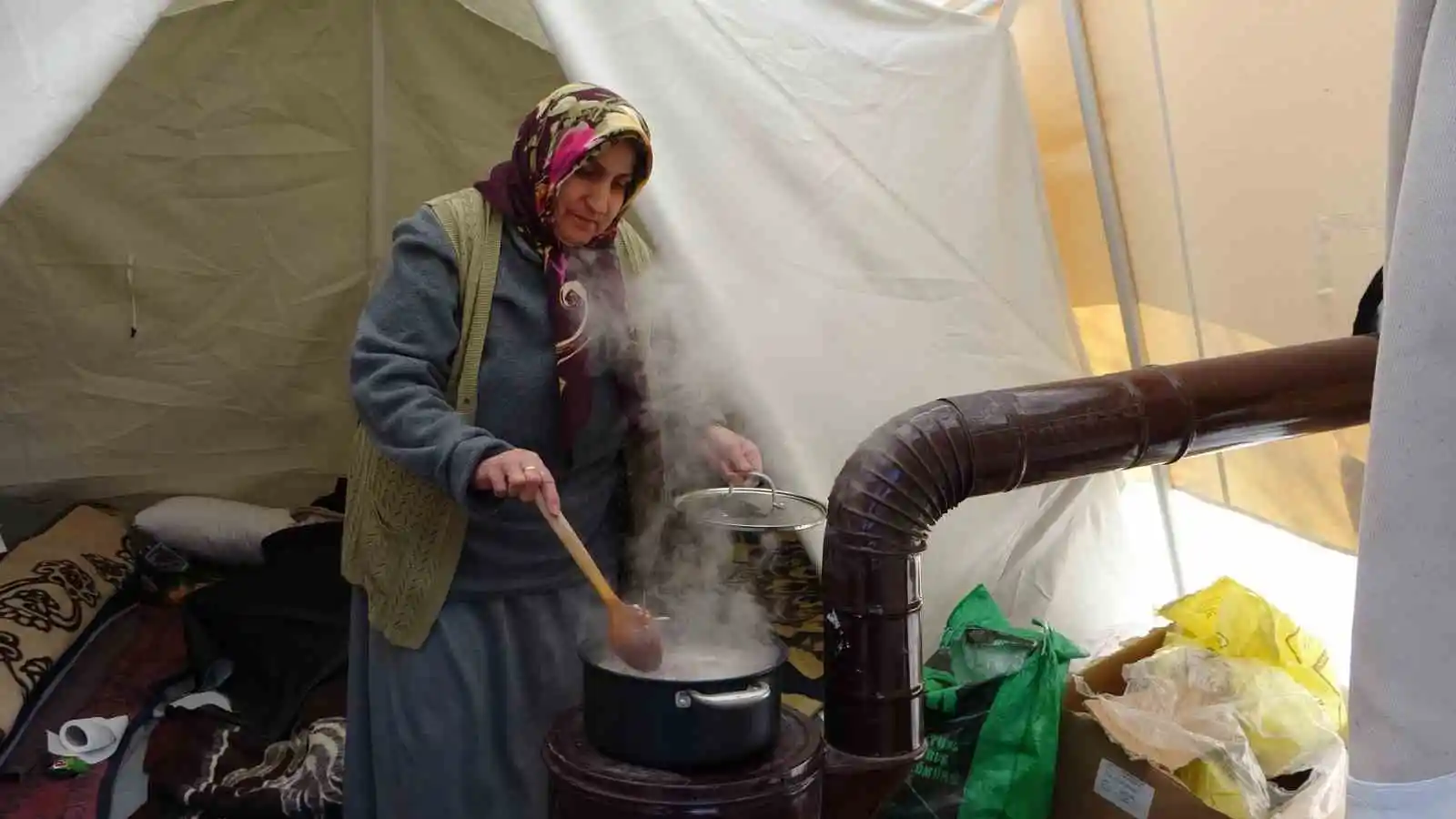 Malatya'da depremzedeler için çadır kentler oluşturuluyor
