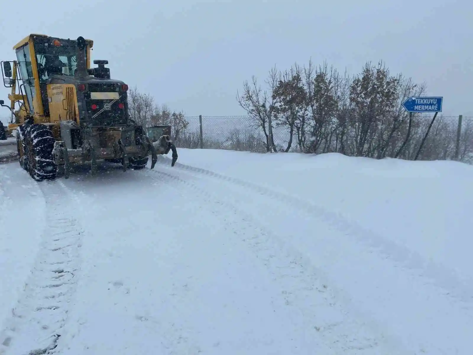 Mardin’de yolu kapanan 172 mahalle için ekipler çalışıyor
