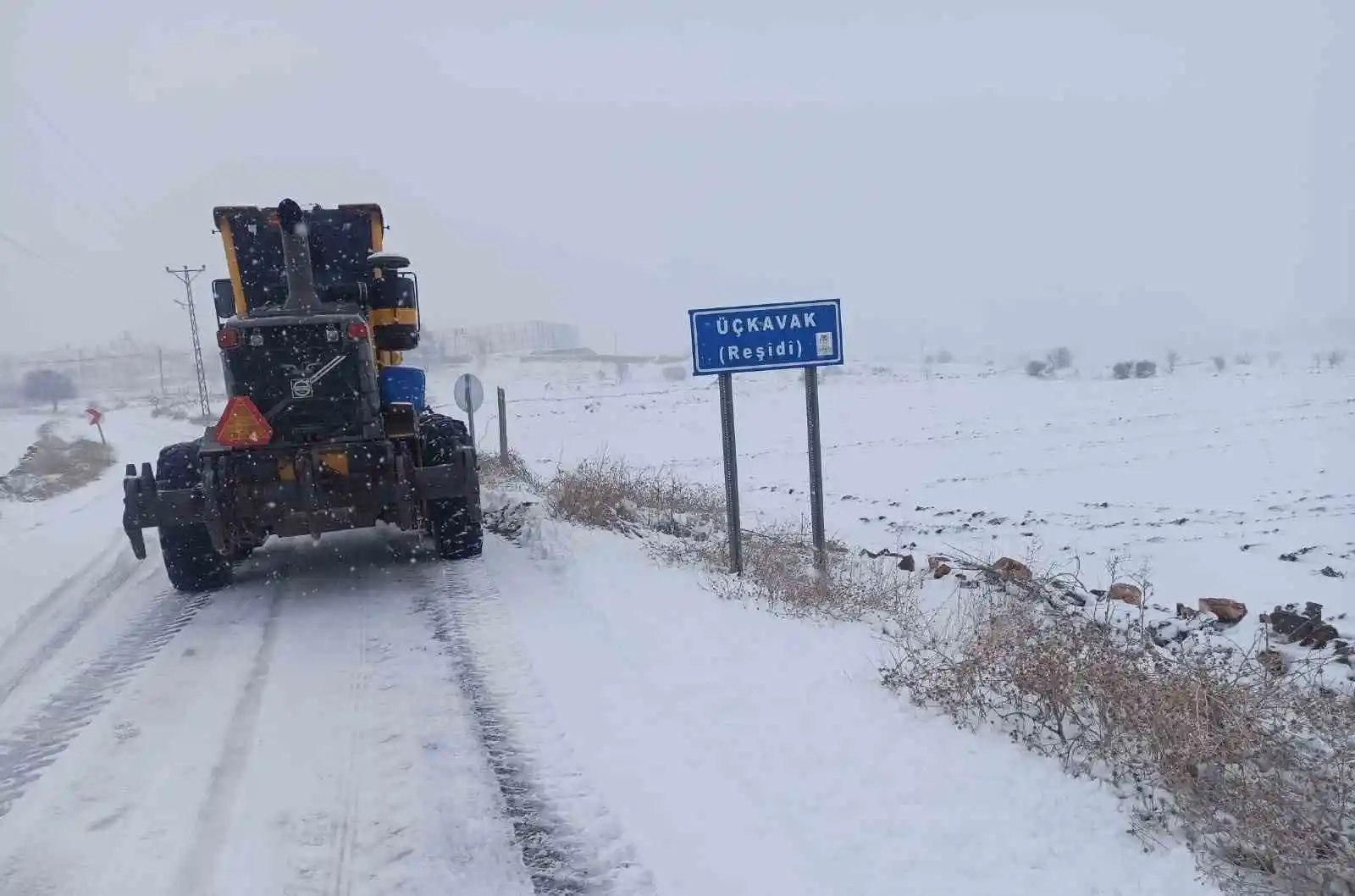 Mardin’de yolu kapanan 172 mahalle için ekipler çalışıyor
