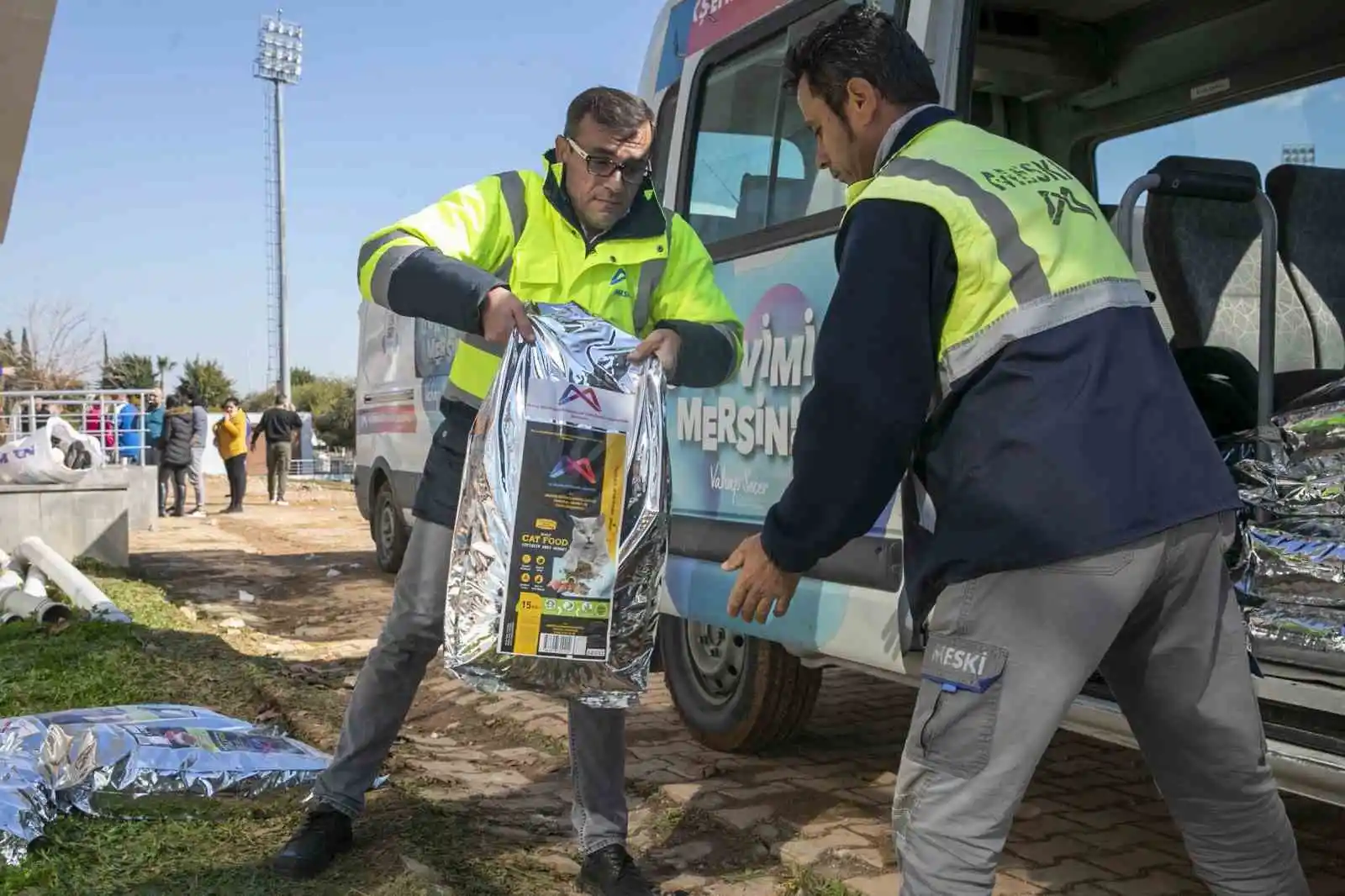 Mersin Büyükşehir Belediyesi ekipleri göçük altından 16 kişiyi kurtardı
