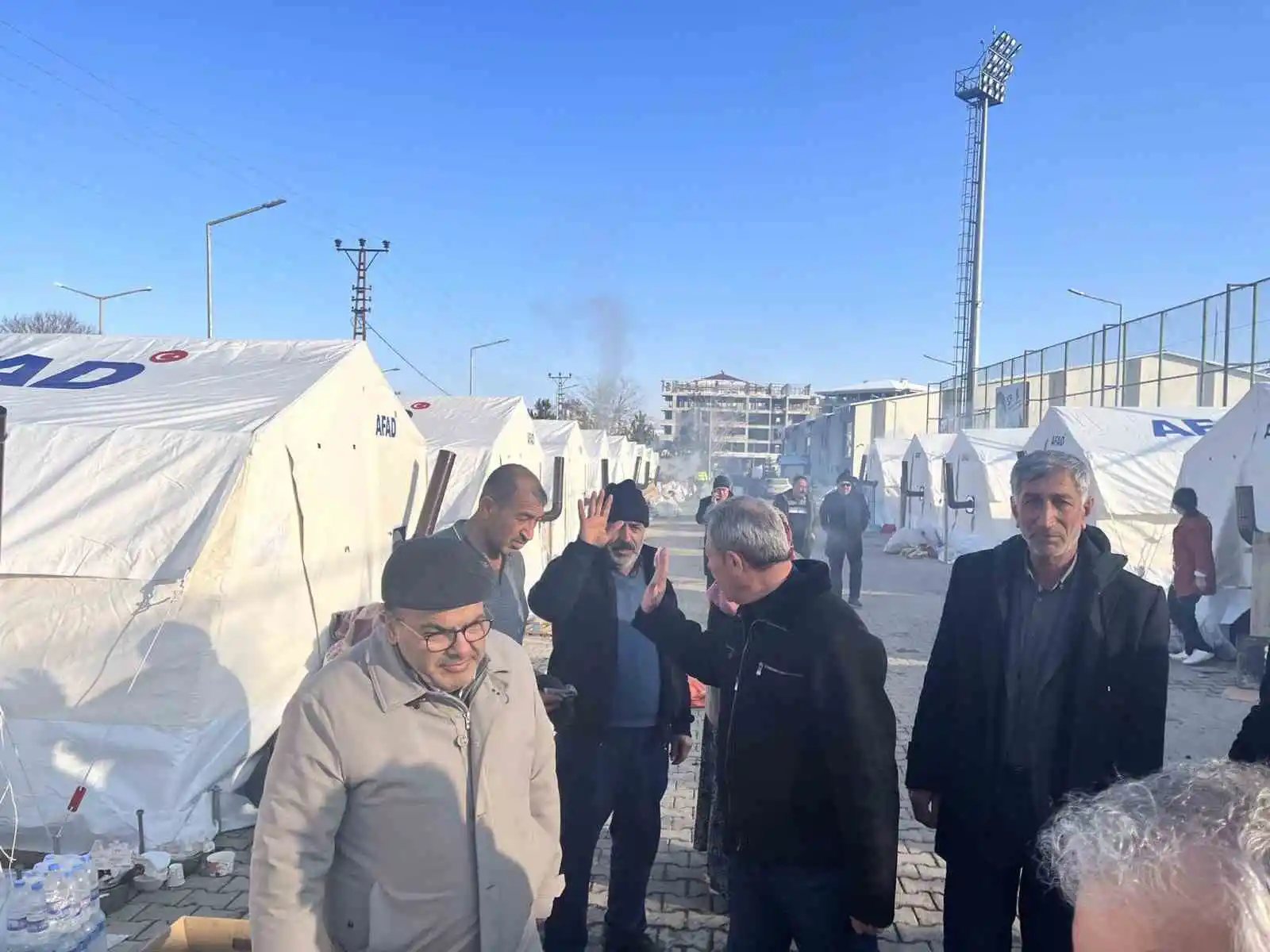 Milletvekili Tin, depremzedelerle görüştü
