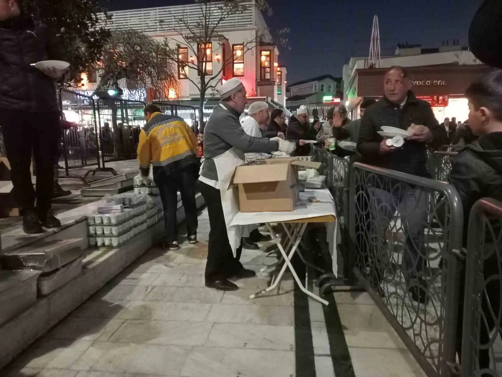 Miraç Kandili’nde depremzedeler için dua ettiler
