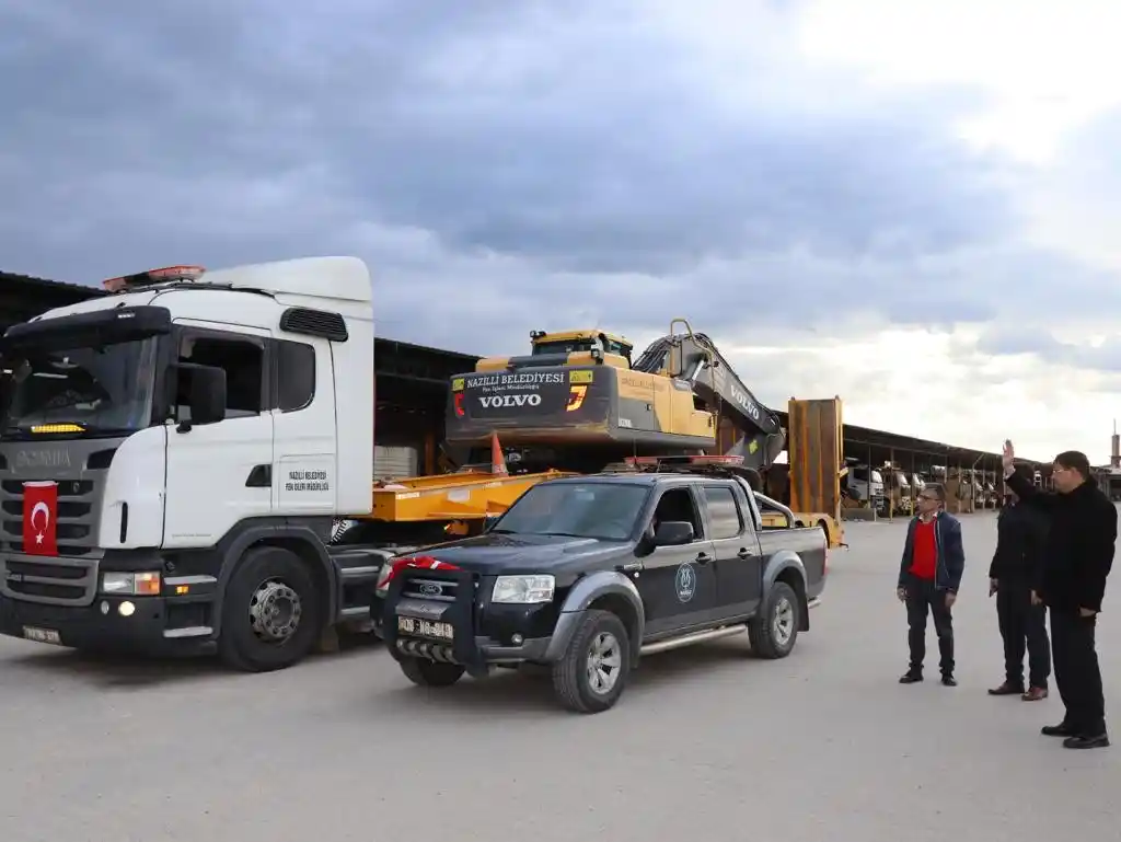 Nazilli’de 5 tır ve 2 kamyon dolusu yardım malzemesi toplandı
