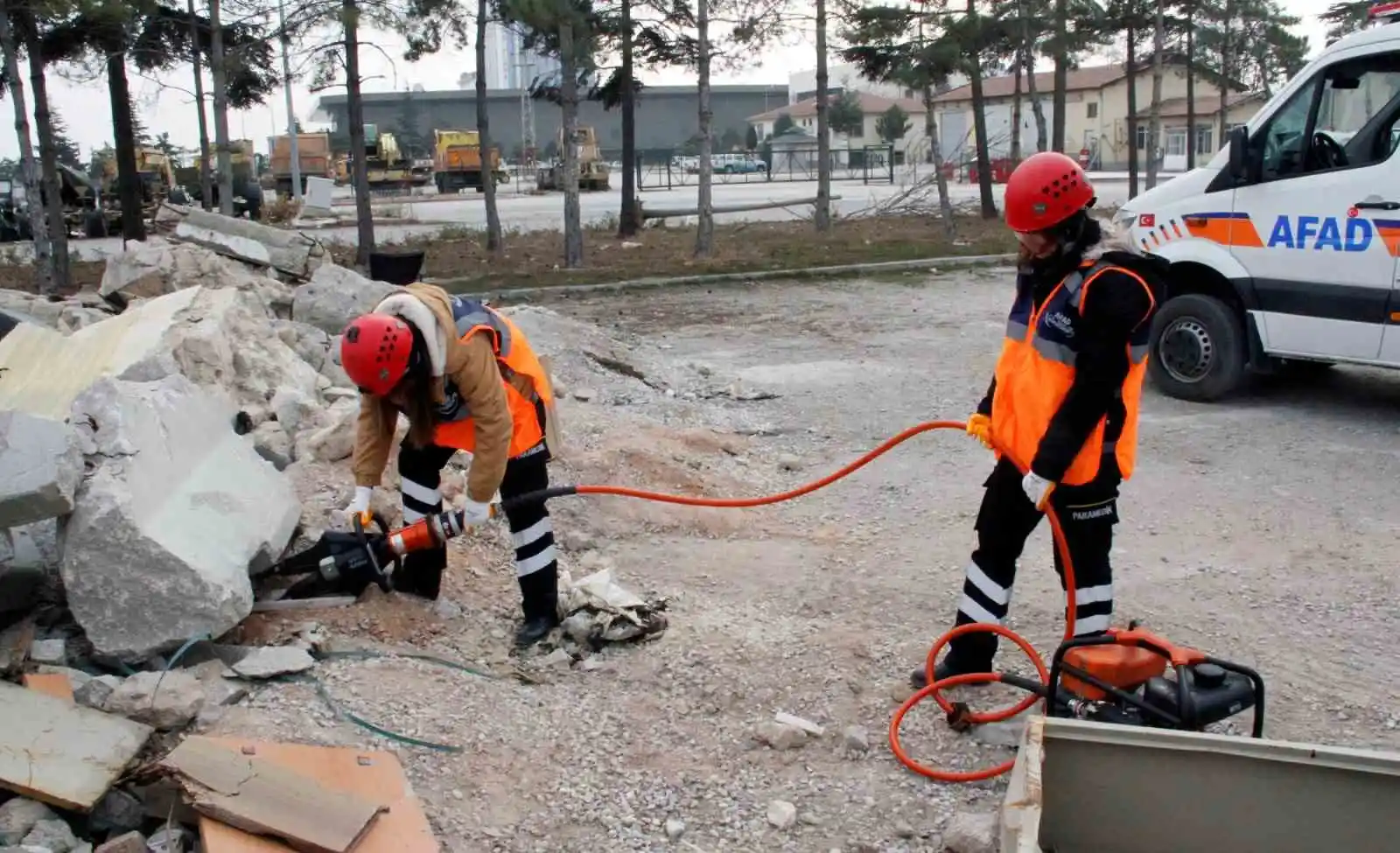 NEÜ’de geleceğin paramedikleri “Destek AFAD Gönüllüsü” oldu
