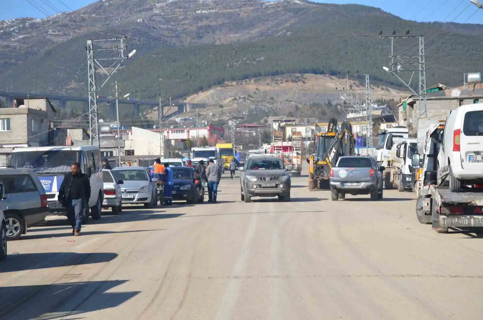 Nurdağı'nda yaralar sarılıyor, konteyner kentler kuruluyor
