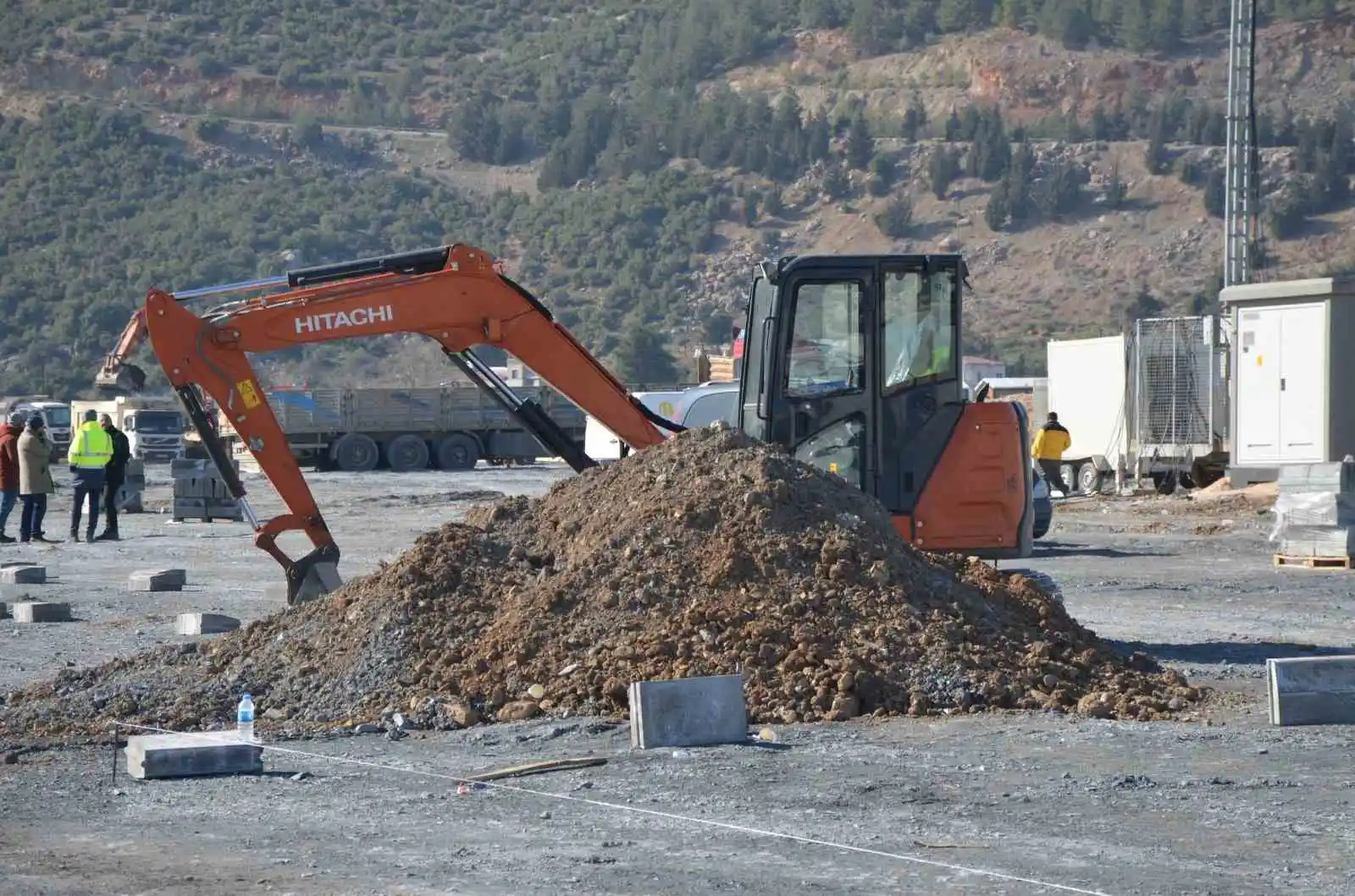 Nurdağı’nda yaralar sarılıyor, konteyner kentler kuruluyor
