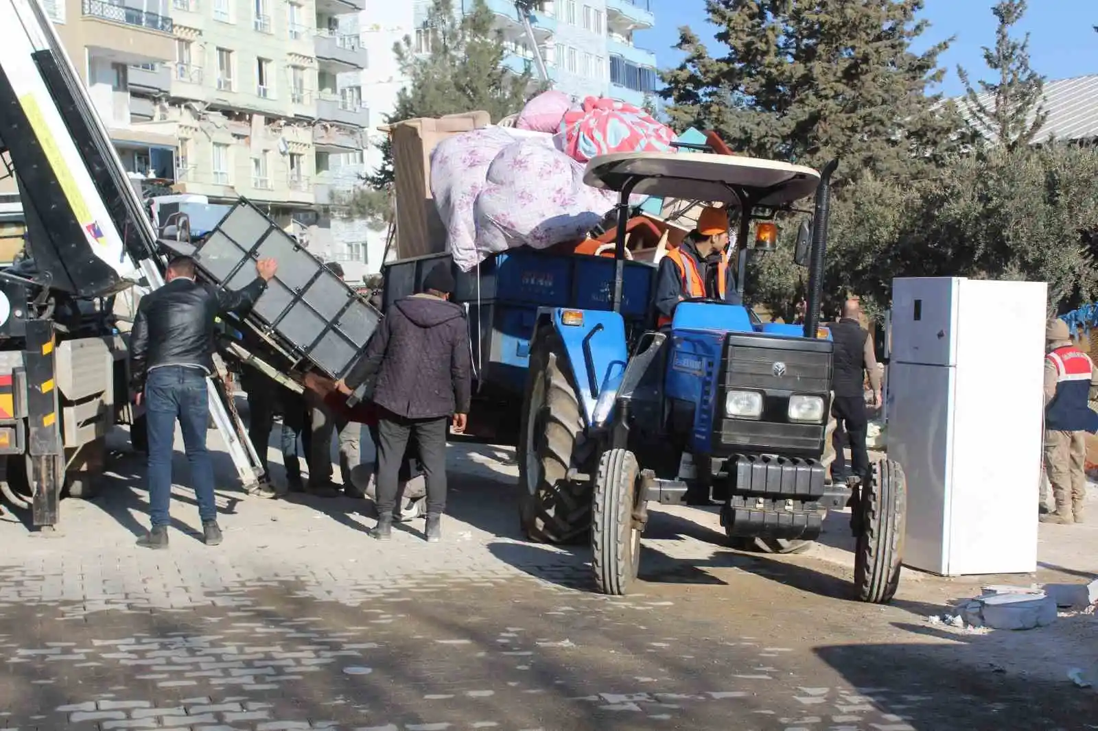 Nurdağı’ndaki depremzedeler yarım kalan hayalleriyle ilçeyi terk ediyor
