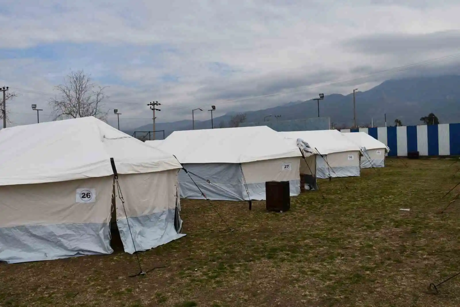 Payas ilçe stadyumuna afetzedeler için çadır kent kuruluyor
