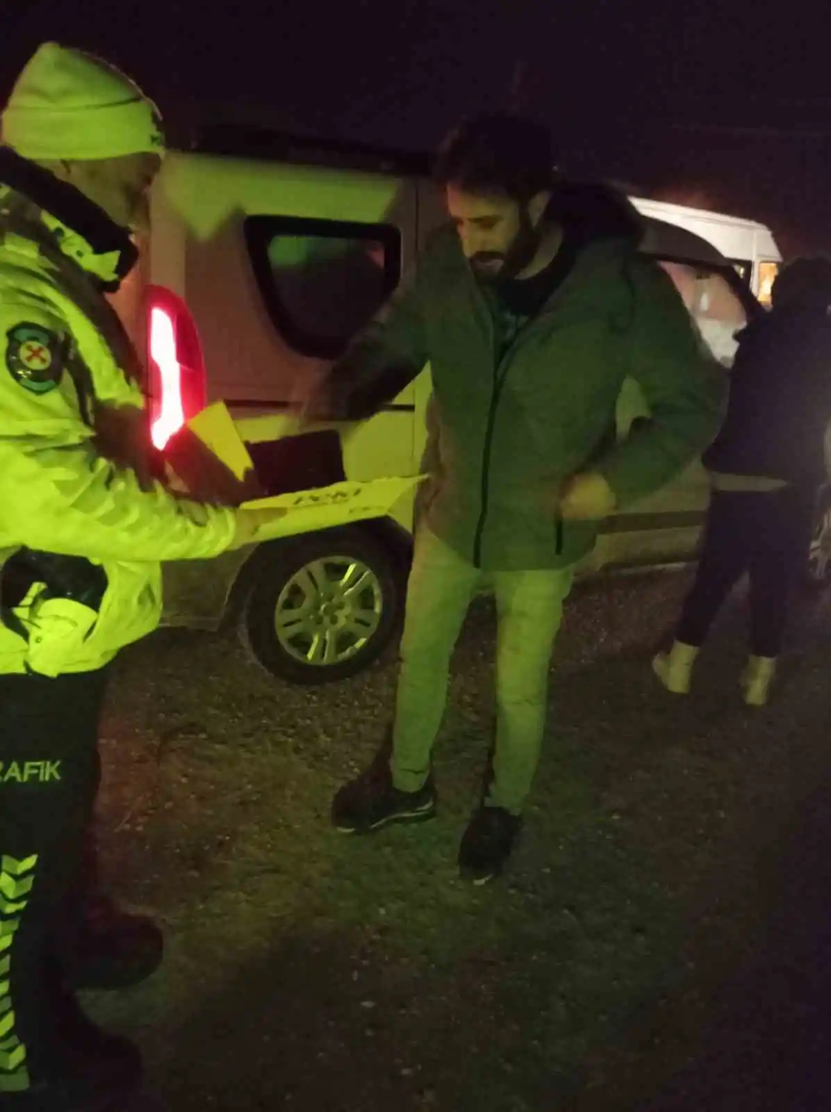 Polis ekiplerinden görenlerin içini ısıtan davranış
